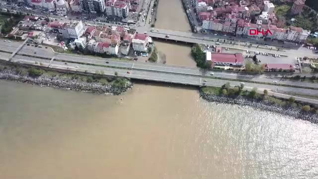 Trabzon’da sel sonrası Karadeniz’in rengi değişti 5